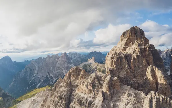 Drohnenblick Auf Felsige Berggipfel Gegen Den Himmel Sextner Dolomiten Dolomiten — Stockfoto