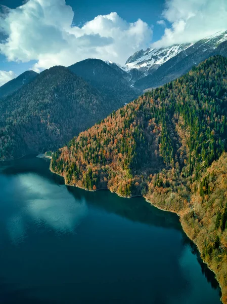 Aerial View Lake Ritsa Surrounded Forested Mountains Autumn — Stock Photo, Image