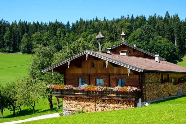 Rustic Chalet Summer — Stock Photo, Image