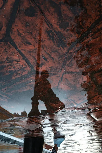 Reflection Female Tourist Water Puddle Street — Stock Photo, Image