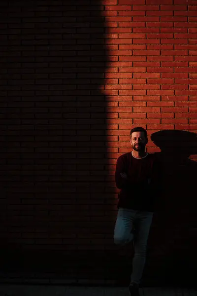 Mature Man Standing Arms Crossed Brick Wall — Stock Photo, Image