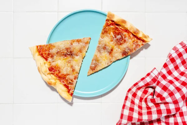 Two Slices Pizza Margherita Blue Plate Red Checkered Napkin — Stock Photo, Image