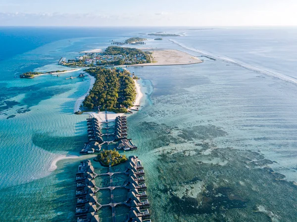 马尔代夫 Kaafu环礁 Huraa岛旅游胜地平房的空中景观 — 图库照片