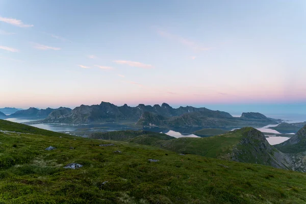 Landschaftsaufnahme Der Gebirgskette Gegen Den Himmel Ryten Lofoten Norwegen — Stockfoto