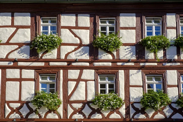 Германия Бавария Волкач Половинчатый Ткацкий Дом Окна Цветами — стоковое фото