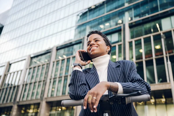 Smiling Young Businesswoman Electric Push Scooter Talking Mobile Phone Modern — Stock Photo, Image