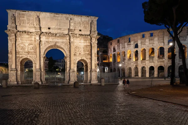 Италия Рим Арка Константина Колизея Ночью — стоковое фото