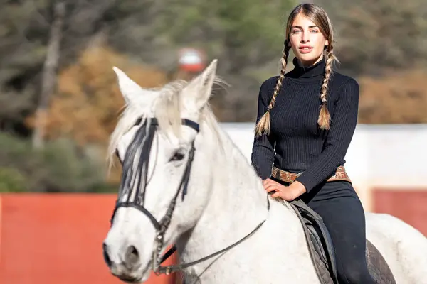 Portrait Woman Horseback Riding Paddock — Stock Photo, Image