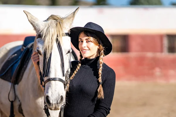 Portrait Smiling Woman Horse Paddock — Stock Photo, Image