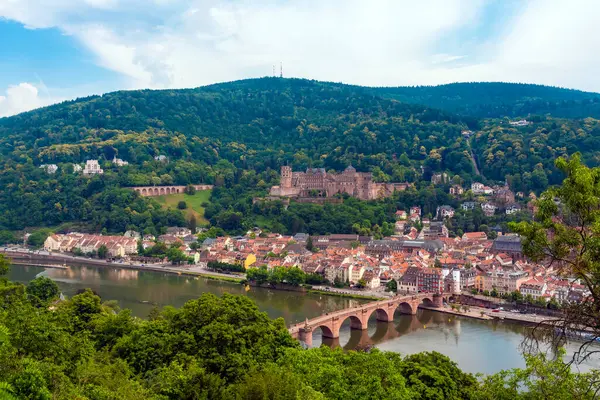 Niemcy Badenia Wirtembergia Heidelberg Zamek Heidelberg Widokiem Stare Miasto Poniżej — Zdjęcie stockowe
