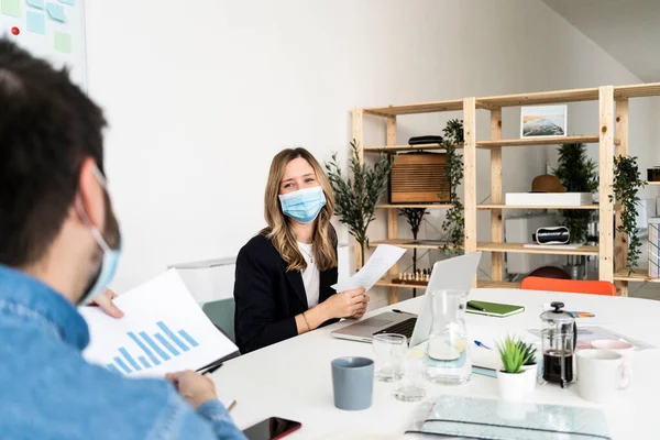 Business People Wearing Protective Masks Working Office — Stock Photo, Image