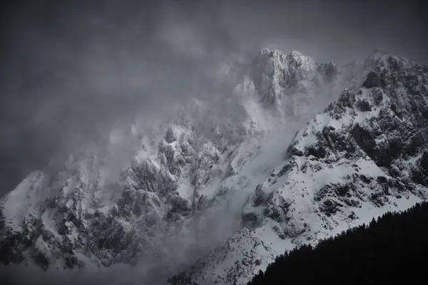 Schneebedeckte Gipfel Des Karwendelgebirges — Stockfoto