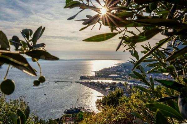 Chorvatsko Split Dalmácie County Omiš Slunce Nad Pobřežním Městem Nachází — Stock fotografie