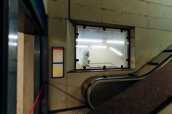 Male Astronaut Seen Glass Window — Fotografia de Stock