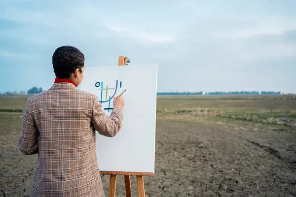 Mujer Joven Pintando Delante Del Cielo — Foto de Stock