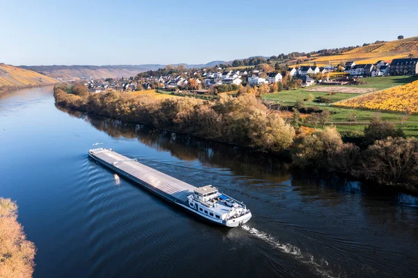 Tyskland Rheinland Pfalz Helikopter Syn Pråm Segling Längs Mosel Floden — Stockfoto