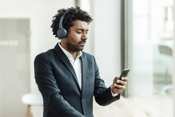 Male Entrepreneur Using Smart Phone While Listening Music Headphones Office — Stock Photo, Image