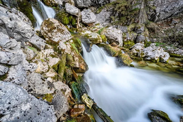 Agua caminando sobre el río en Austria — Foto de Stock