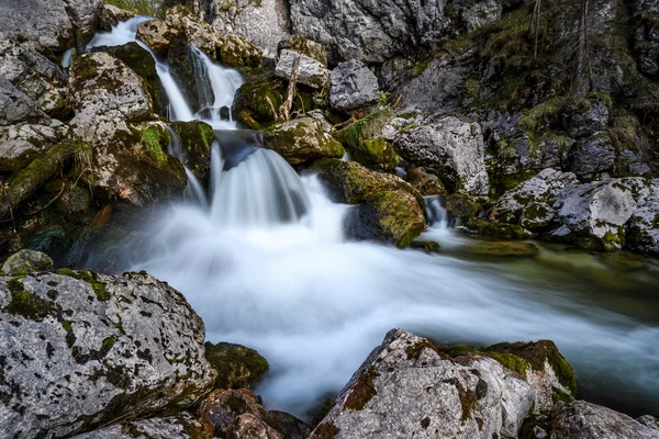 Agua caminando sobre el río en Austria — Foto de Stock