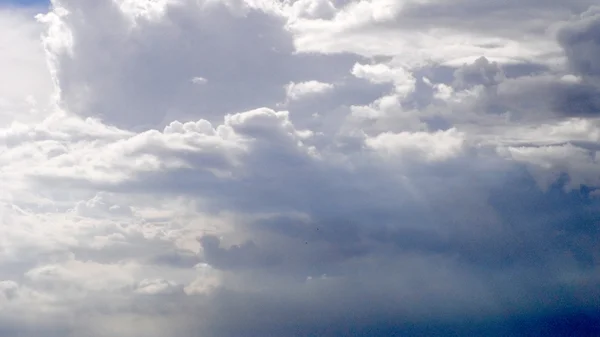 Himmel mit Wolken — Stockfoto