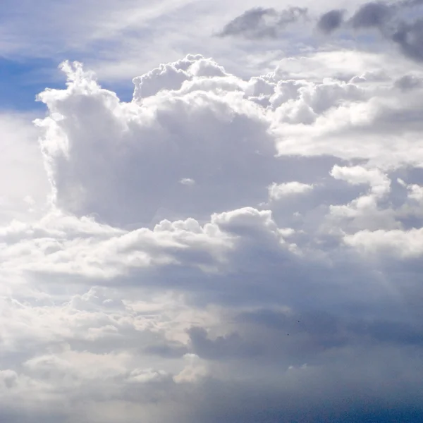 Himmel mit Wolken — Stockfoto