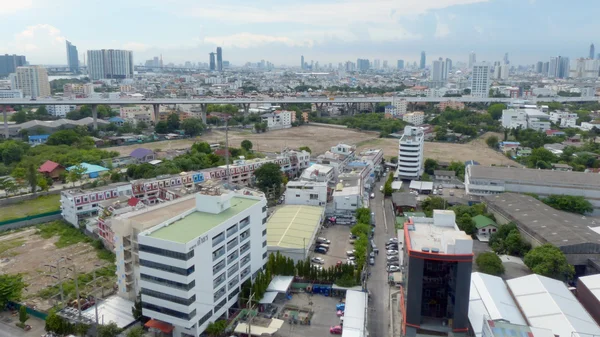 Бангкок, Таиланд - 12 июня 2015 года: Вид с воздуха на Бангкок, Таиланд. Бангкок - крупнейший город Таиланда, экономический центр Таиланда . — стоковое фото