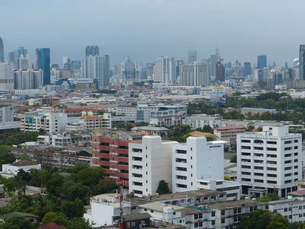 Bangkok, Tajlandia - 12 czerwca 2015: Widok na Bangkok, Tajlandia. Bangkok jest największym miastem w Tajlandii, centrum gospodarcze Tajlandii. — Zdjęcie stockowe