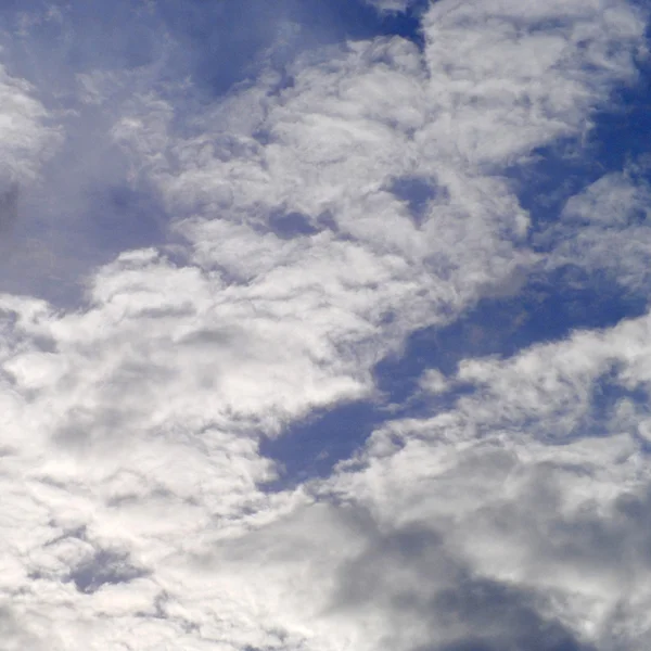 青空と美しい雲 — ストック写真