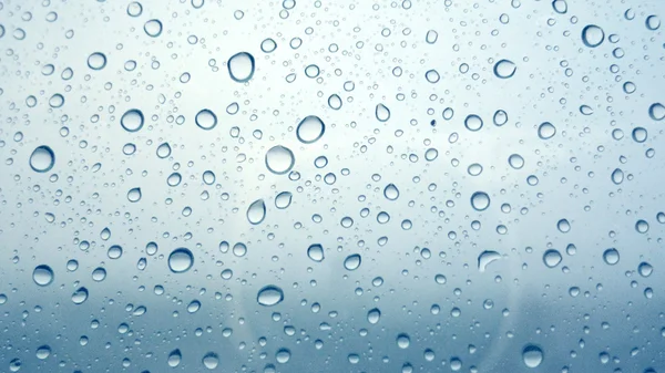 Vízcseppek közelsége az üvegfelületen háttérként — Stock Fotó