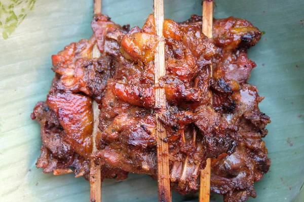 Gegrilltes Huhn Auf Bananenblatt — Stockfoto