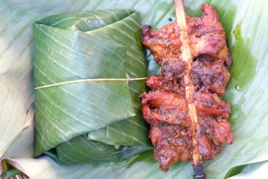 Izgara Tavuk ve Yapışkan Pirinç