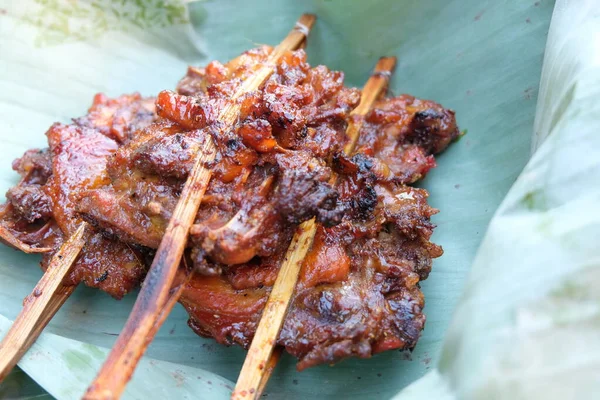 Gegrilltes Huhn Auf Bananenblatt — Stockfoto