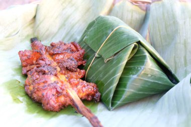 Izgara Tavuk ve Yapışkan Pirinç