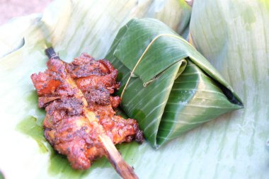 Izgara Tavuk ve Yapışkan Pirinç