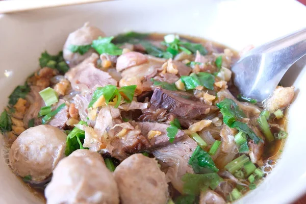 タイ風の麺の血スープ 選択的フォーカスを閉じるか — ストック写真