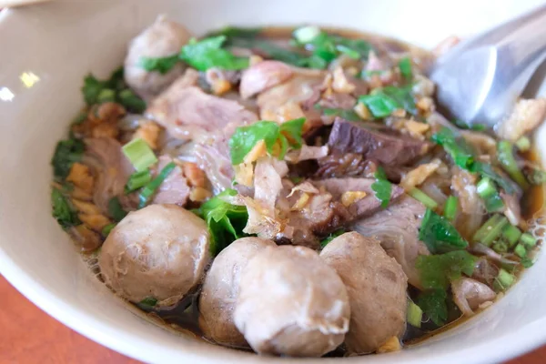 タイ風の麺の血スープ 選択的フォーカスを閉じるか — ストック写真