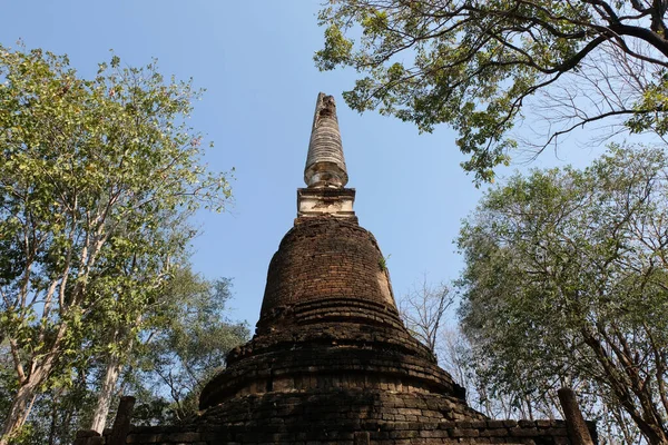 ワット チェディ カオヨッド寺院 スコータイの歴史公園のSi Satchanalai — ストック写真