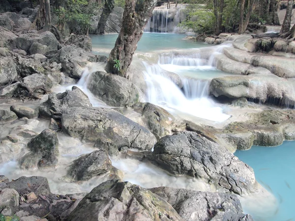 Waterfall with water flowing around — Stock Photo, Image