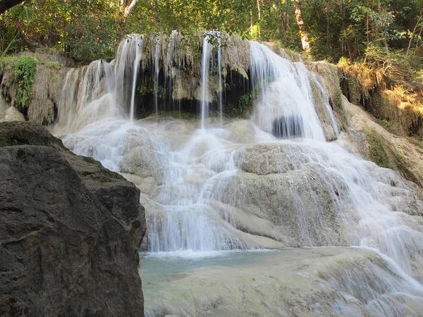 Waterfall with water flowing around — Stock Photo, Image