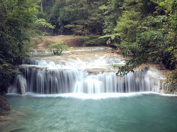 Waterfall with water flowing around — Stock Photo, Image