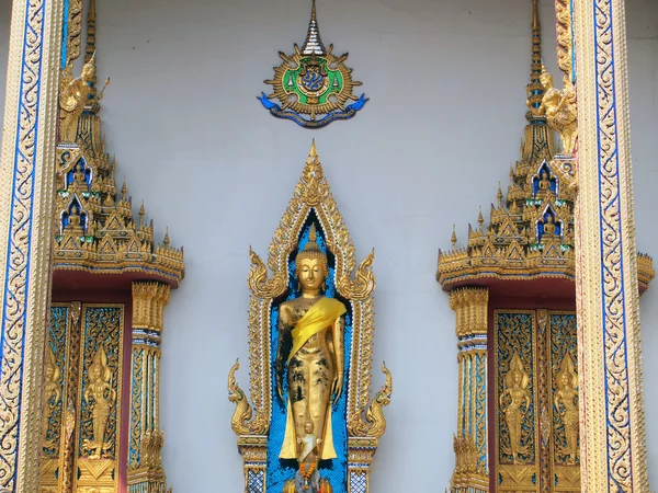 Bangkok-Leden 19: Golden Buddha sochy ve Wat Klongphum na 19 ledna 2014 v Bangkoku, Thajsko. — Stock fotografie