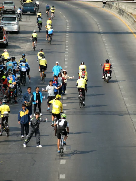 Bangkok, Thailand - January 19, 2013 : Unidentified riders in action during "Bangkok Bike Race 2013" — Stock Photo, Image