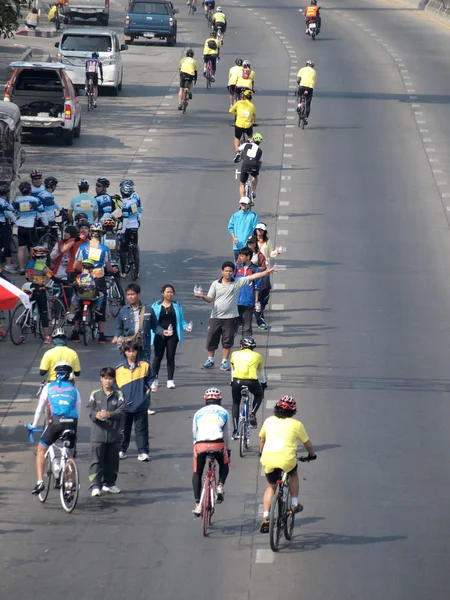 Bangkok, Thailandia - 19 gennaio 2013: Piloti non identificati in azione durante la Bangkok Bike Race 2013 " — Foto Stock