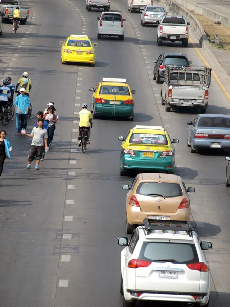 Bangkok, Thailand - January 19, 2013 : Unidentified riders in action during "Bangkok Bike Race 2013" — Stock Photo, Image