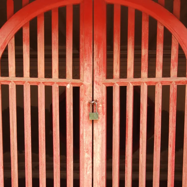 Red door is locked — Stock Photo, Image