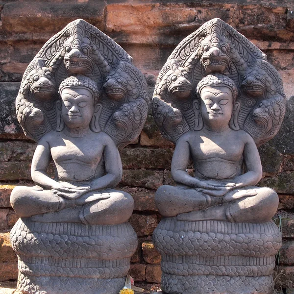 Chaiyaphum, Tailandia - 30 de diciembre de 2012: Antiguo arte khmer budista en el antiguo templo — Foto de Stock