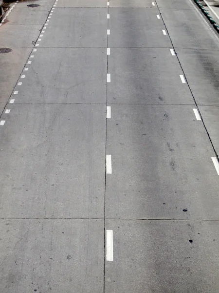 Pijl tekenen als wegmarkeringen op een straat — Stockfoto