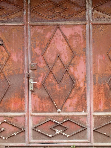 Nieczysty powierzchni metalowych i blokada drzwi zardzewiały żelazo — Zdjęcie stockowe