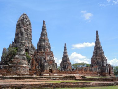 Ayutthaya, Tayland - 13 Mayıs 2014: Wat Yai Chai Mongkol, şehrin güneydoğusunda yer almaktadır. Orada büyük chedi büyük bir mesafeden görülebilir