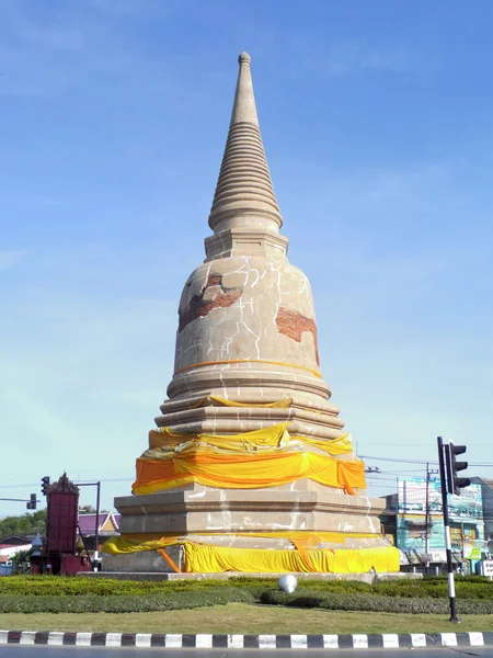 Ayutthaya, thailand - 13. Mai 2014: wat yai chai mongkol, liegt im Südosten der Stadt. Die großen Chedi dort sind schon von weitem zu sehen — Stockfoto